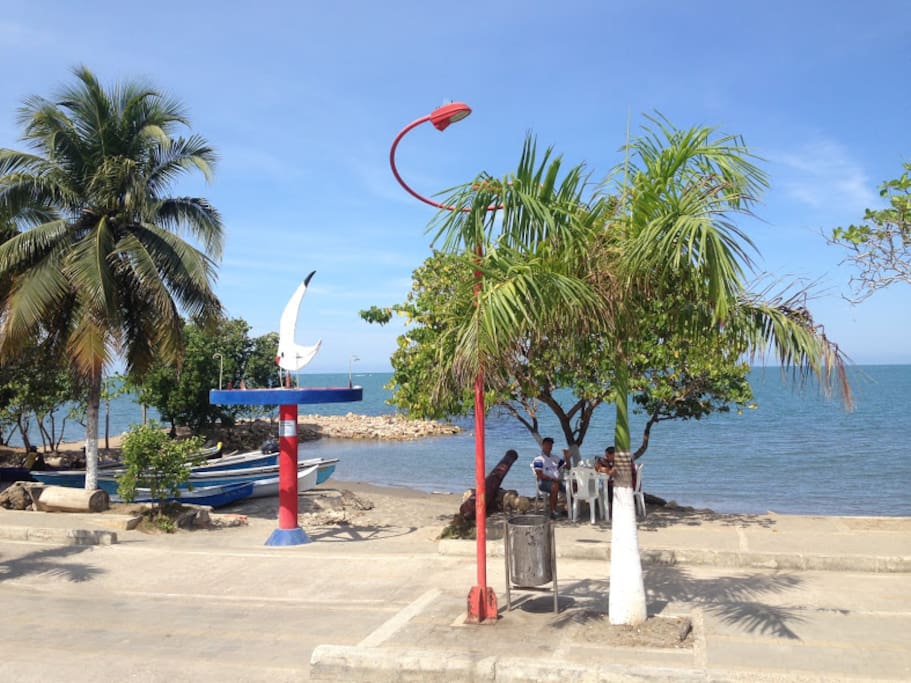 AVENIDA EL MALECON A 30 MTS DEL APARTAMENTO