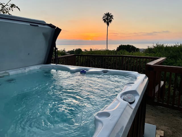 CA Dreamin’ – hot tub & expansive ocean views