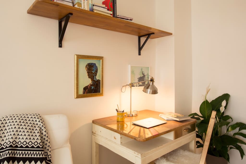 Relaxing with a book or sending few emails? You can do both here.