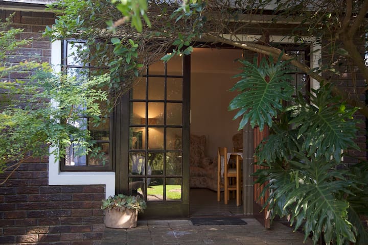 Secluded garden cottage, Durbanville