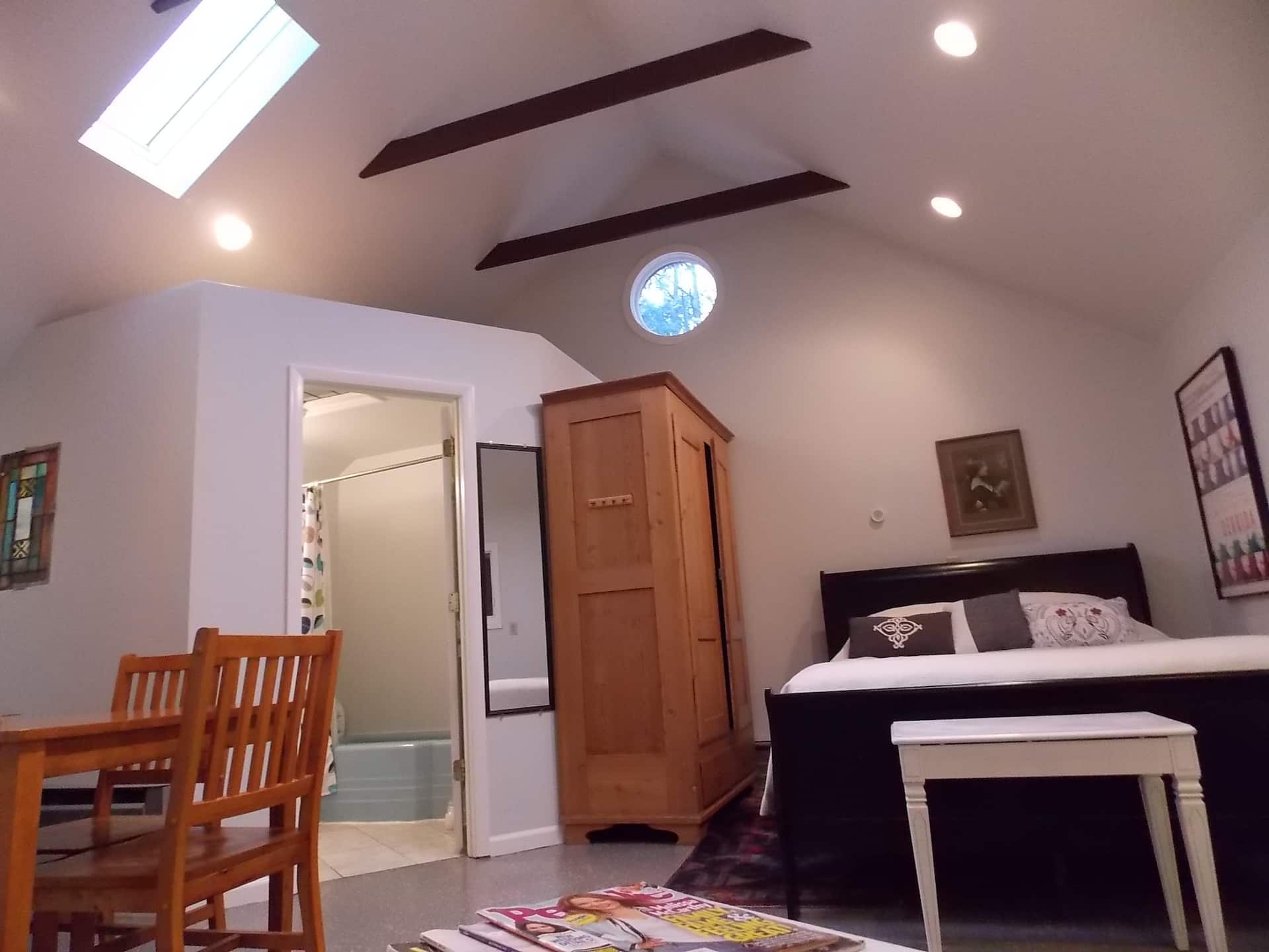 Comfy private studio in historic Meridian Kessler