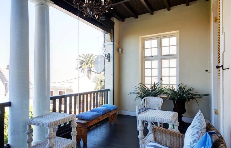 Familiehuis in St James Kaapstad gallery image 2