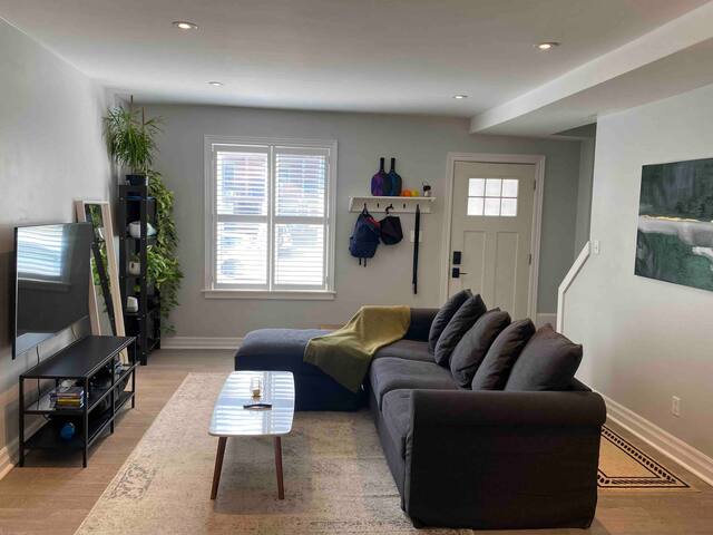 Beaches Bungalow Getaway with Hot Tub gallery image 4