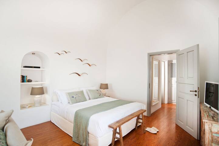 Antelmi luxury villa caldera firostefani gallery image 5