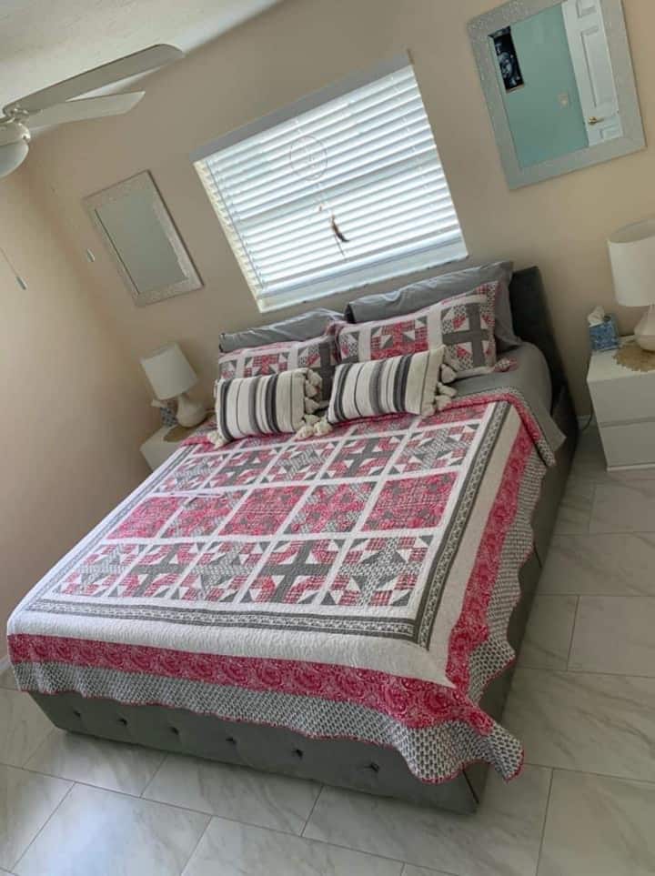 Veľká manželská posteľ