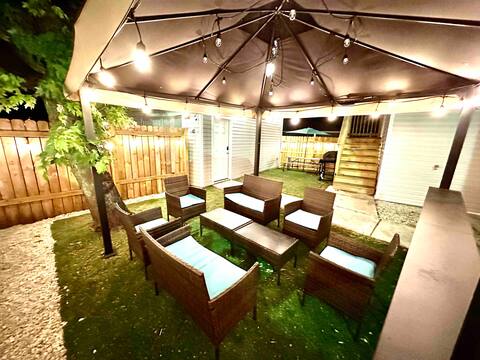 Oak Park 3000 sq ft, sleeps 16