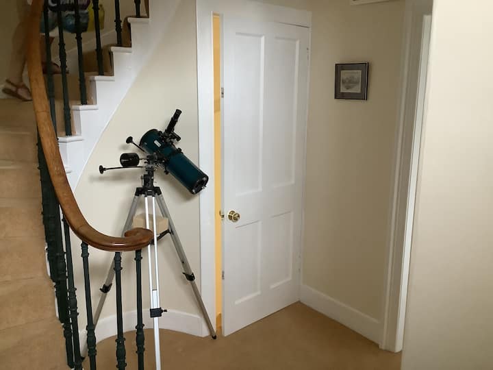 Kelso Apartment King Bed + Living room .*** Flats for Rent in Scottish Borders, Scotland Kelso Apartment King Bed + Living room .*** Flats for Rent in Scottish Borders, Scotland