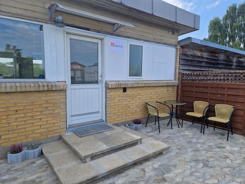 Nikol'os- Apartment close to the beach and town