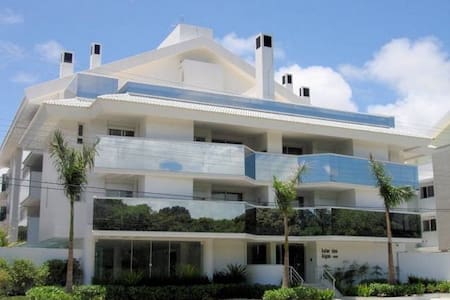 AMPLO CONFORTÁVEL EXCELENTE - 3 SUÍTES JURERÊ INT.