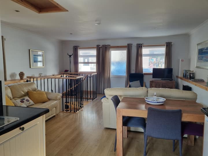 Unique Tarbert cottage with a marina view Houses for Rent in Isle of