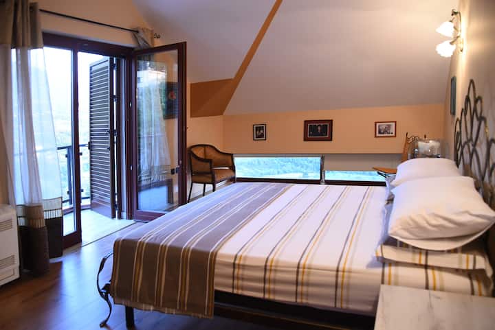 Third floor bedroom overlooking the majestic Dajti mountain for a most romantic sunrise, with en-suite bathroom