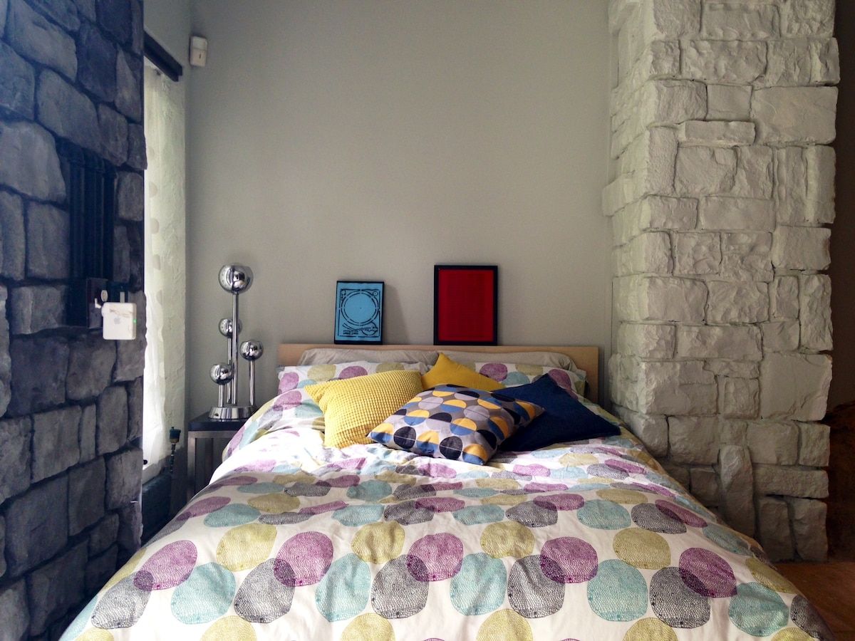 Guest suite / house accessed via separate entrance and completely private.