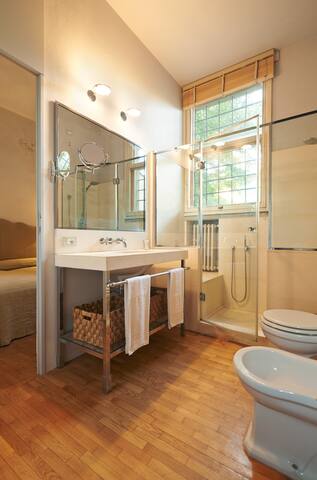 Views & pool 1mile from city center gallery image 5