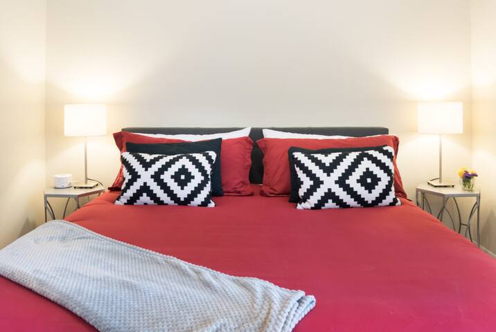 Modern Bungalow + Guest House in East Downtown gallery image 4