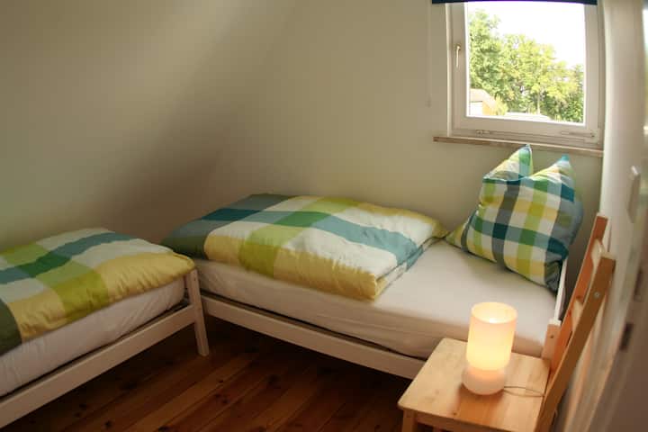 Schlafzimmer 1