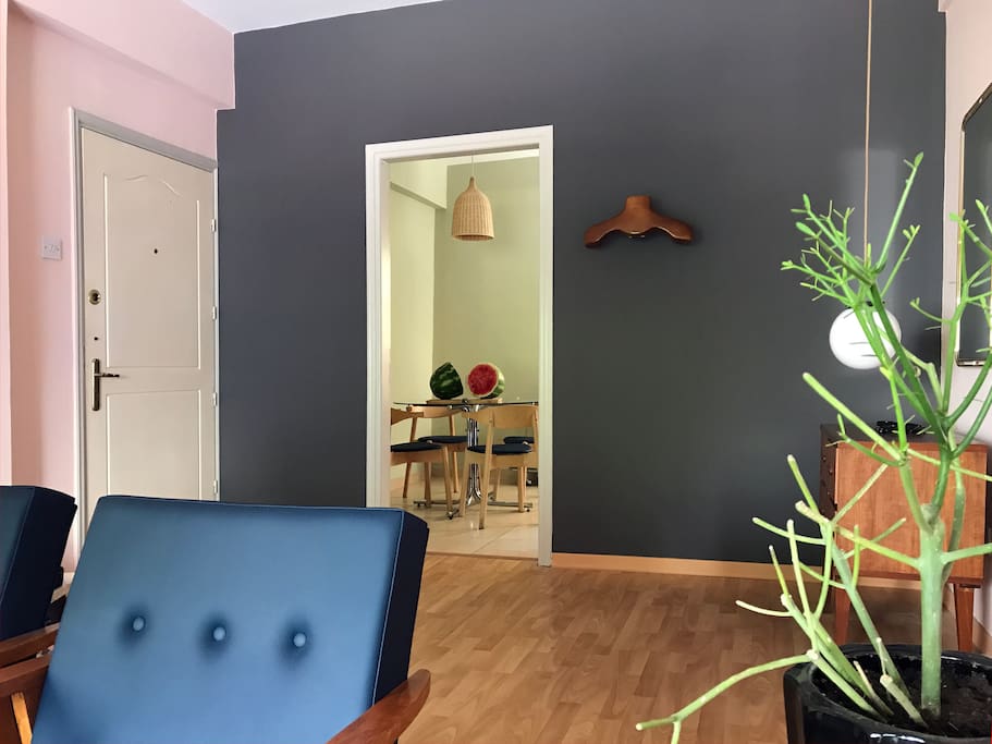 Being surrounded by collectors items, lots of green, beautiful colors and artworks, your accommodation becomes an Experience.