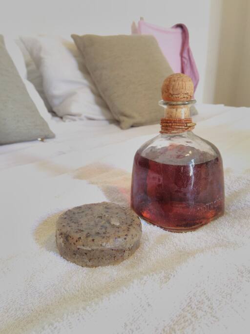 JABON HECHO EN CASA DE SÉSAMO, OLIVA, MENTA Y JENGIBRE. SHAMPOO DE ORTIGA