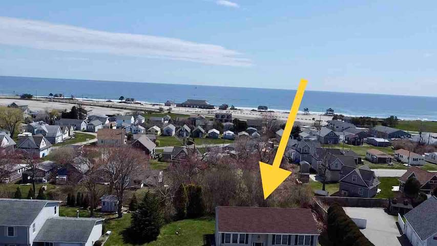 6 Bed 3 Bath with outdoor shower. Pets welcome!