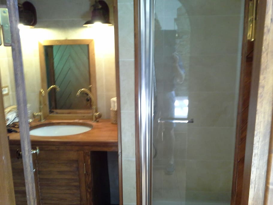 bathroom en-suite