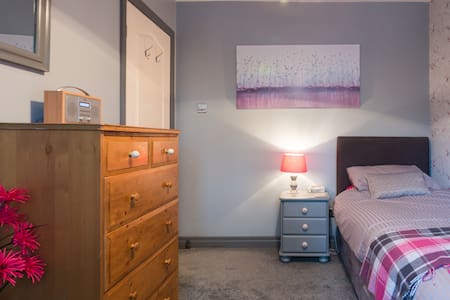 Lovely single room in Idle