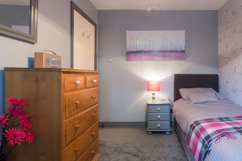 Lovely single room in Idle