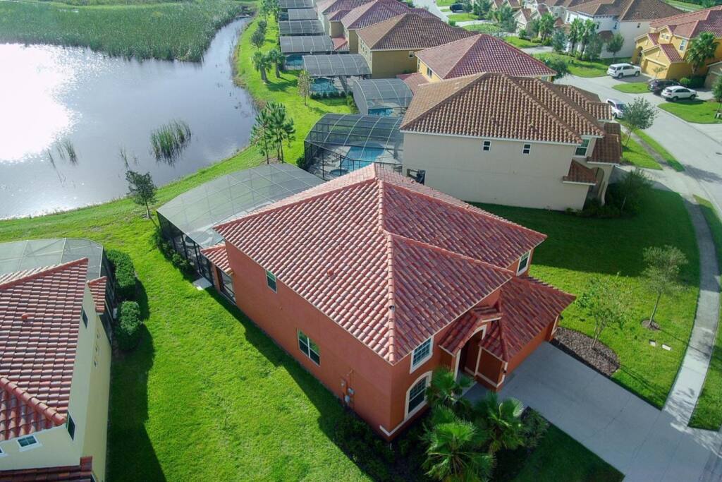 Lakefront, over-sized lot