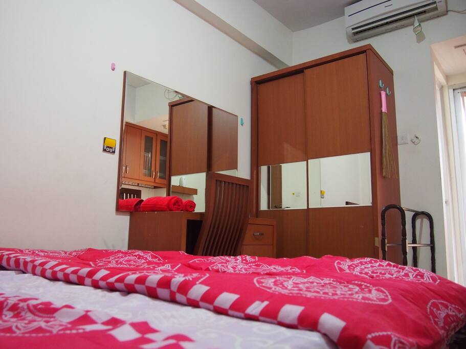 clean bedroom