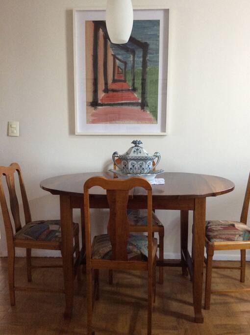Mesa de jantar com cinco cadeiras