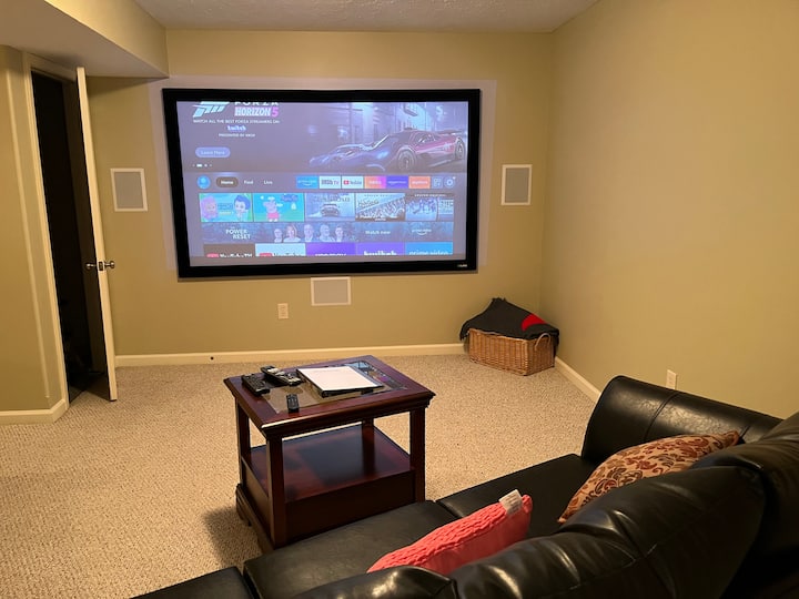 Spacious Townhouse With Home Theater- Champaign - Champaign, IL