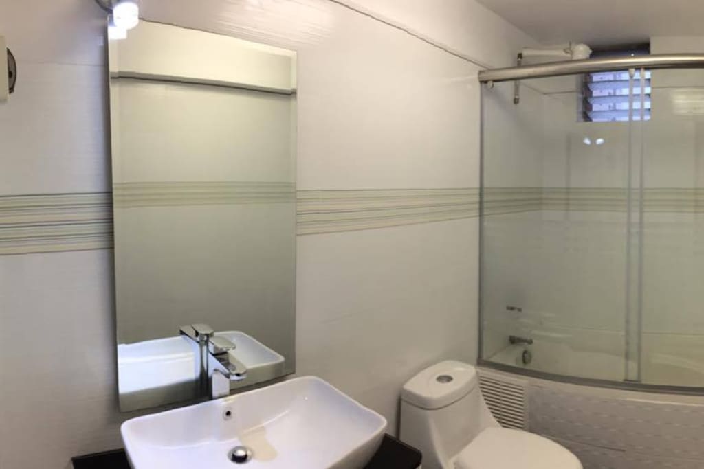 Baño 1/ Bathroom 1