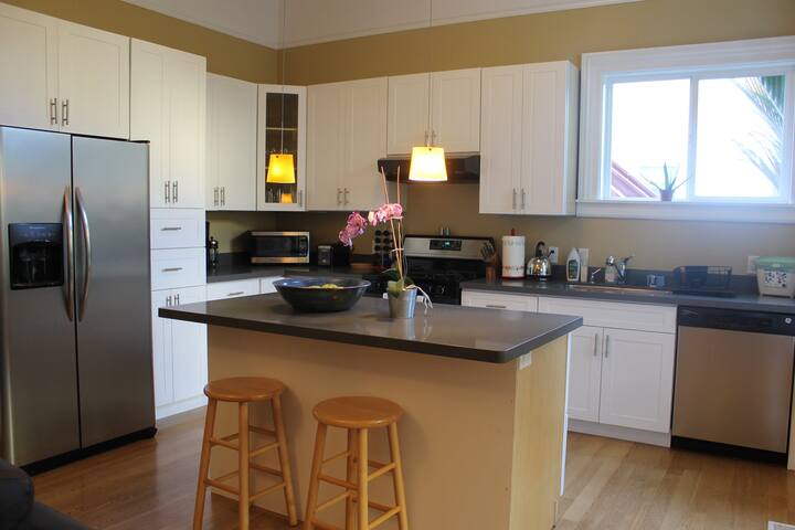 Beautiful 3 bedroom apartment gallery image 3