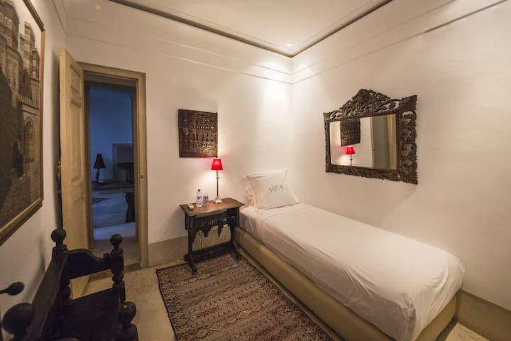 BEN YOUSSEF single bed room