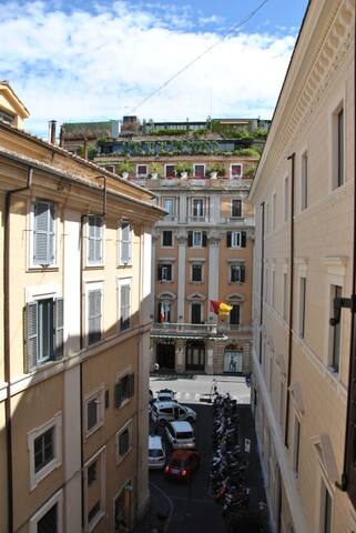 Luxury apartment for 6 persons close Spanish Steps gallery image 4