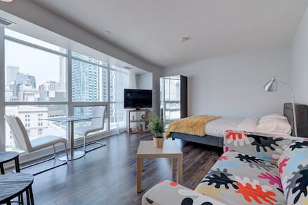 Clean & Cozy Studio, Downtown Toronto
