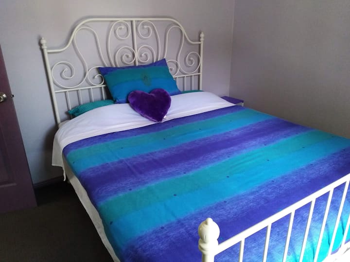 第二间前卧室，可自行进入露台，从床上欣赏美丽的景色。