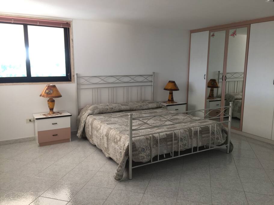 AMPIA E LUMINOSA STANZA DA LETTO MATRIMONIALE