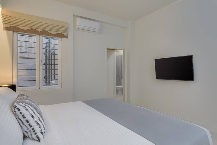 THIRAMENOUS RESIDENCE-ATHENA SUITE with Hot Tub gallery image 3