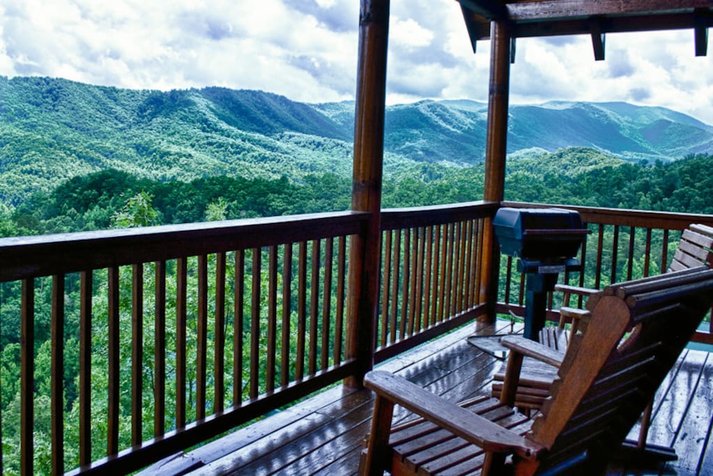 The ultimate setting for your vacation in Pigeon Forge (Gas Grill)