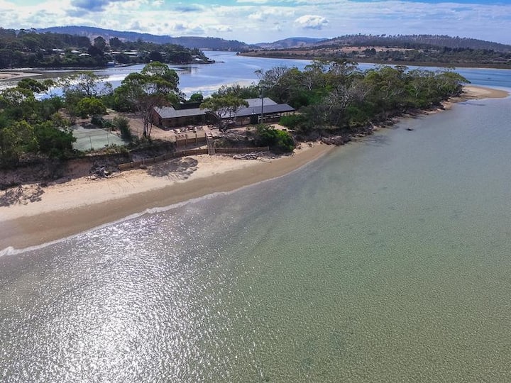 Steeles Island Retreat Homestead Islands for Rent in Carlton