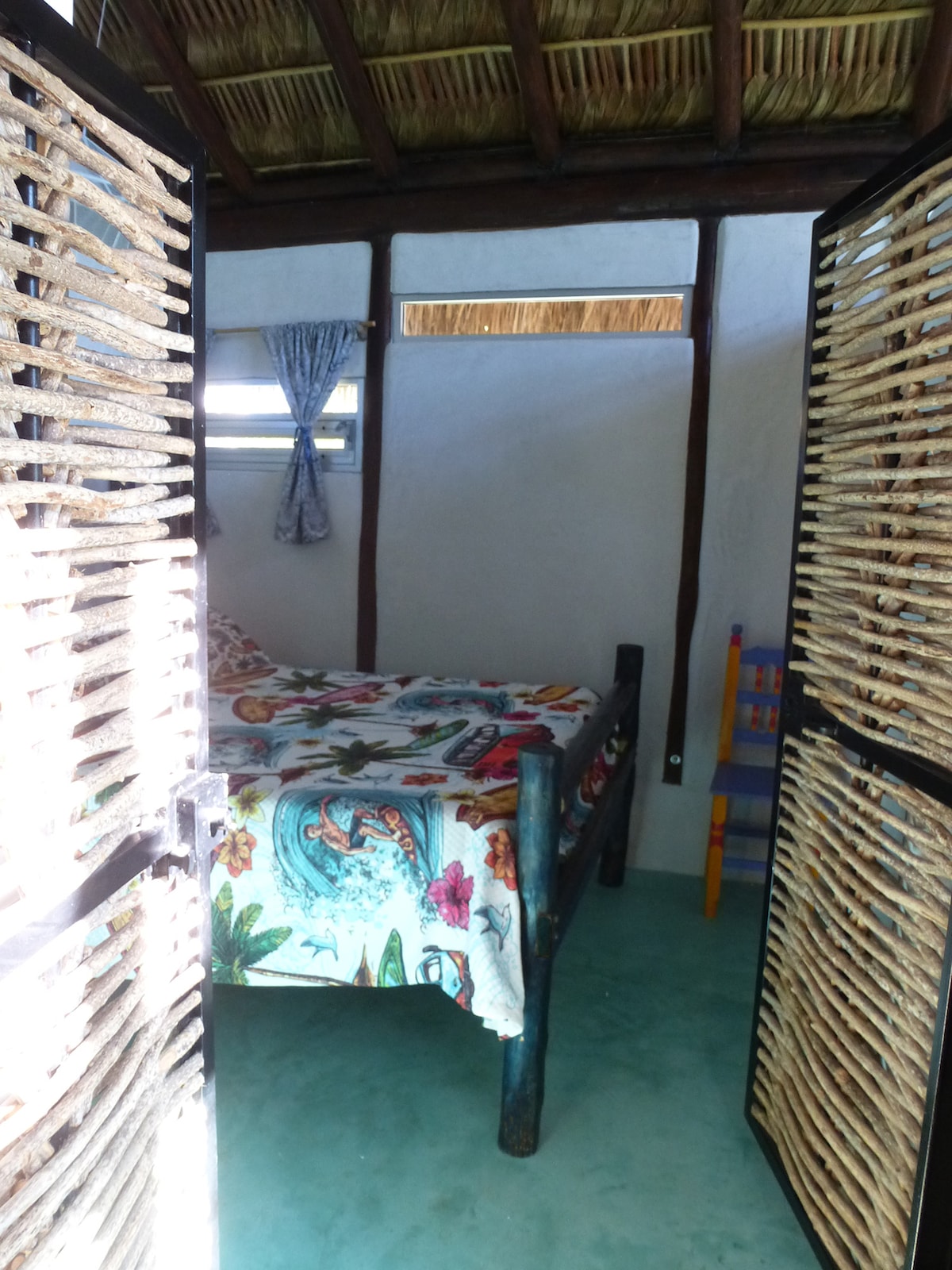 Vista desde el baño hasta la habitación. 