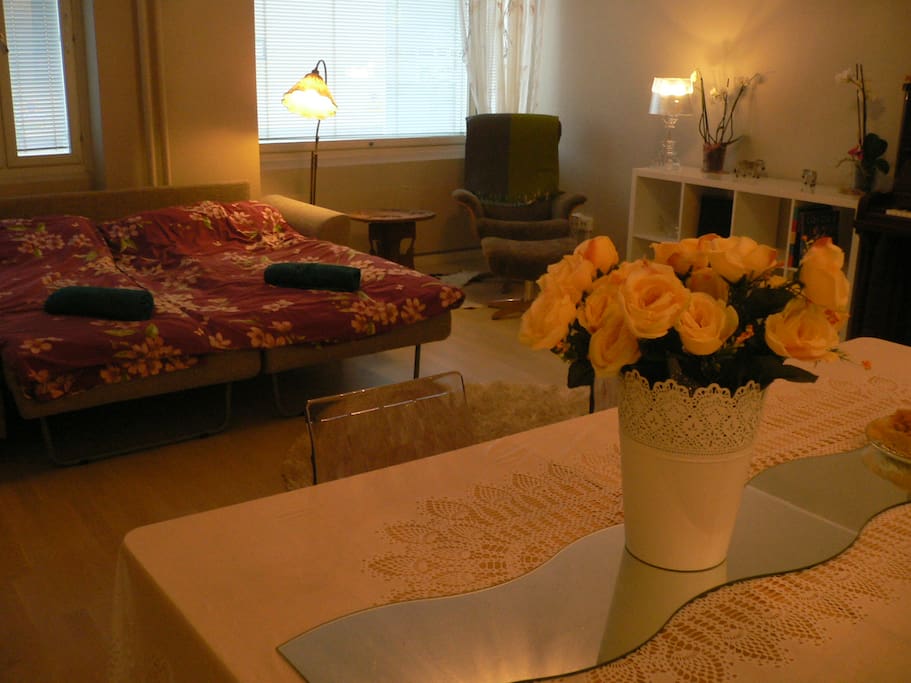 Very spacious guest room with a working space, bed linen and towels