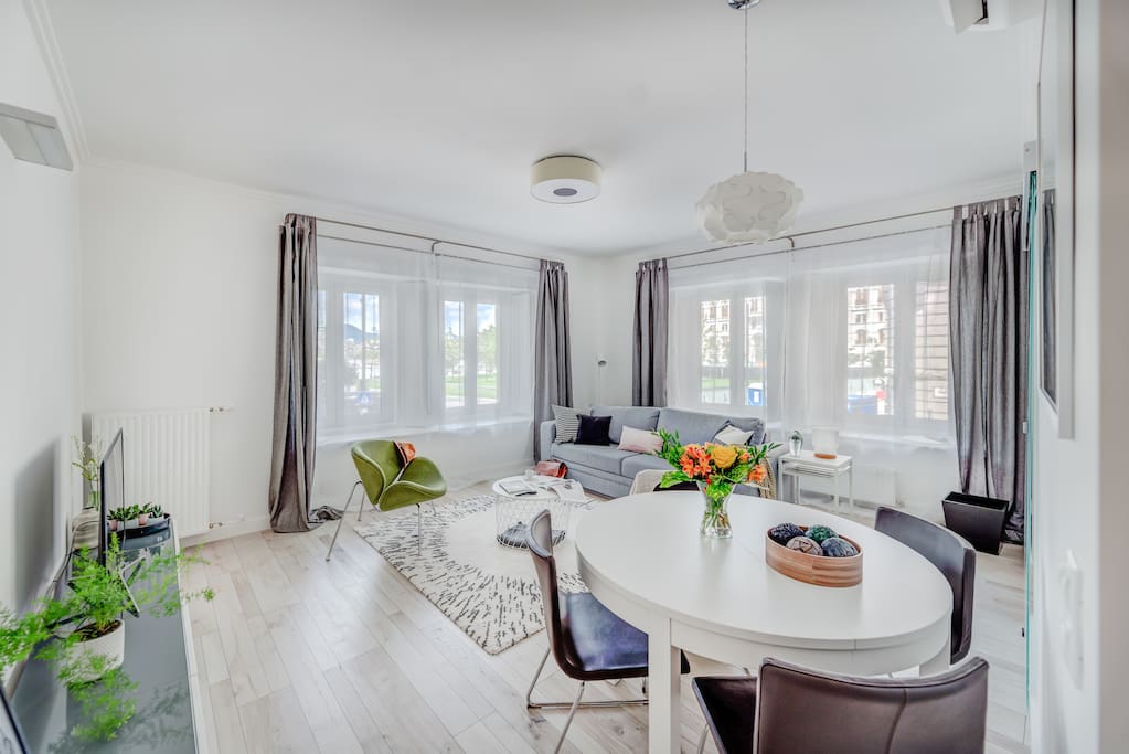 Living room with panoramic view of the River Danube and Parliament House