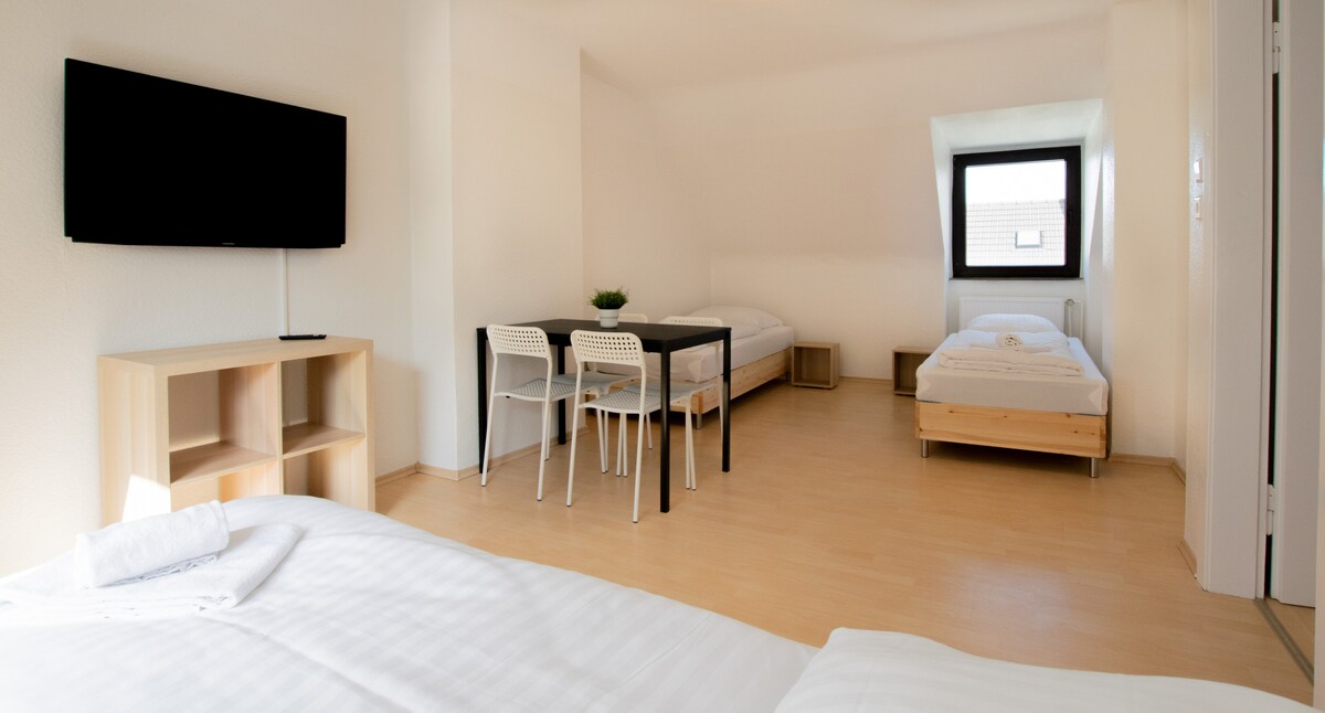 Leistungsstarkes Airbnb: Tolstov Apartments - 2 Room Monteur Apartment in Laar