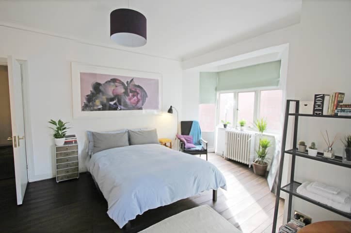 Big Bright Bloomsbury Room