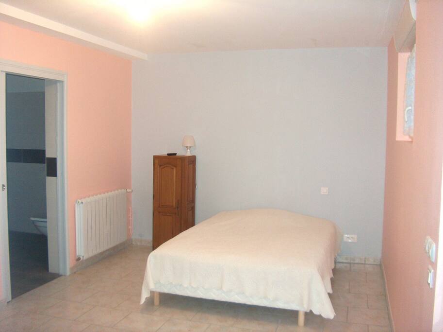 Chambre avec 1 lits 2 personnes