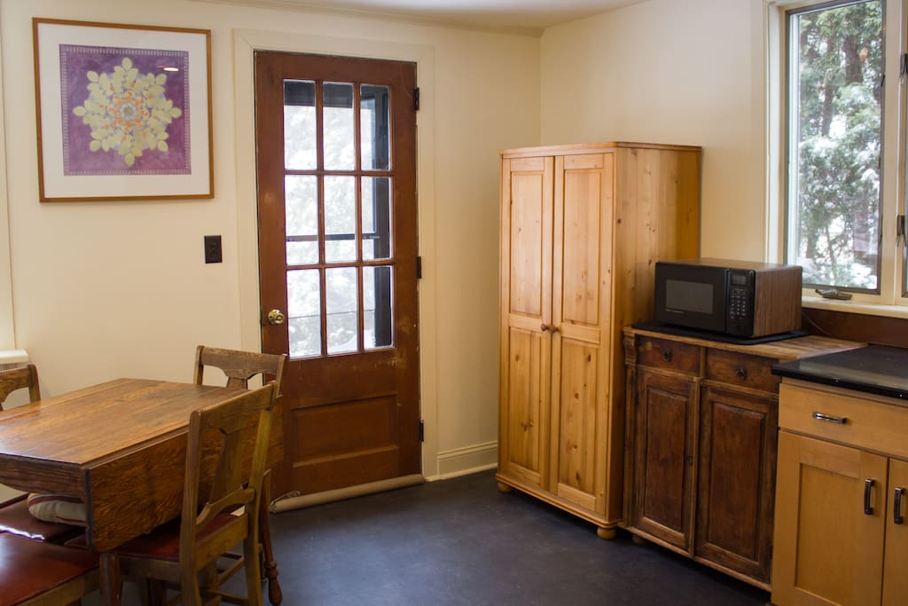 Entry into kitchen