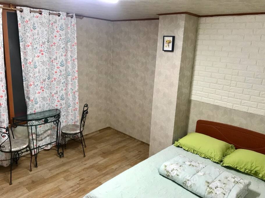 바다를 볼 수 있는 2인용 테이블
