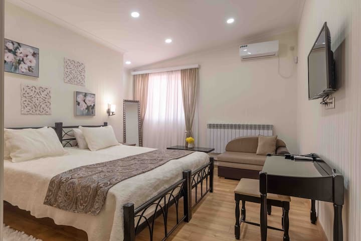 Workspace evidence from Luxury 4 Bedroom House in Old Tbilisi 