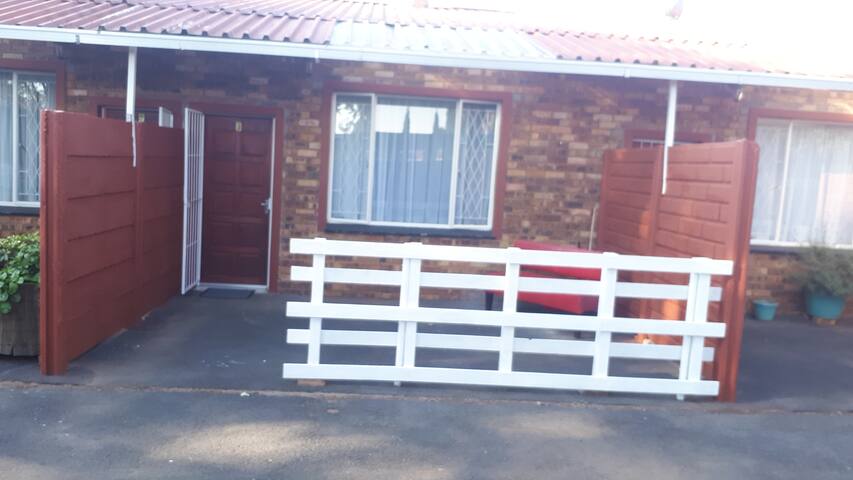 Annie's   cottage  @ 109 on 4th. Close to OR Tambo