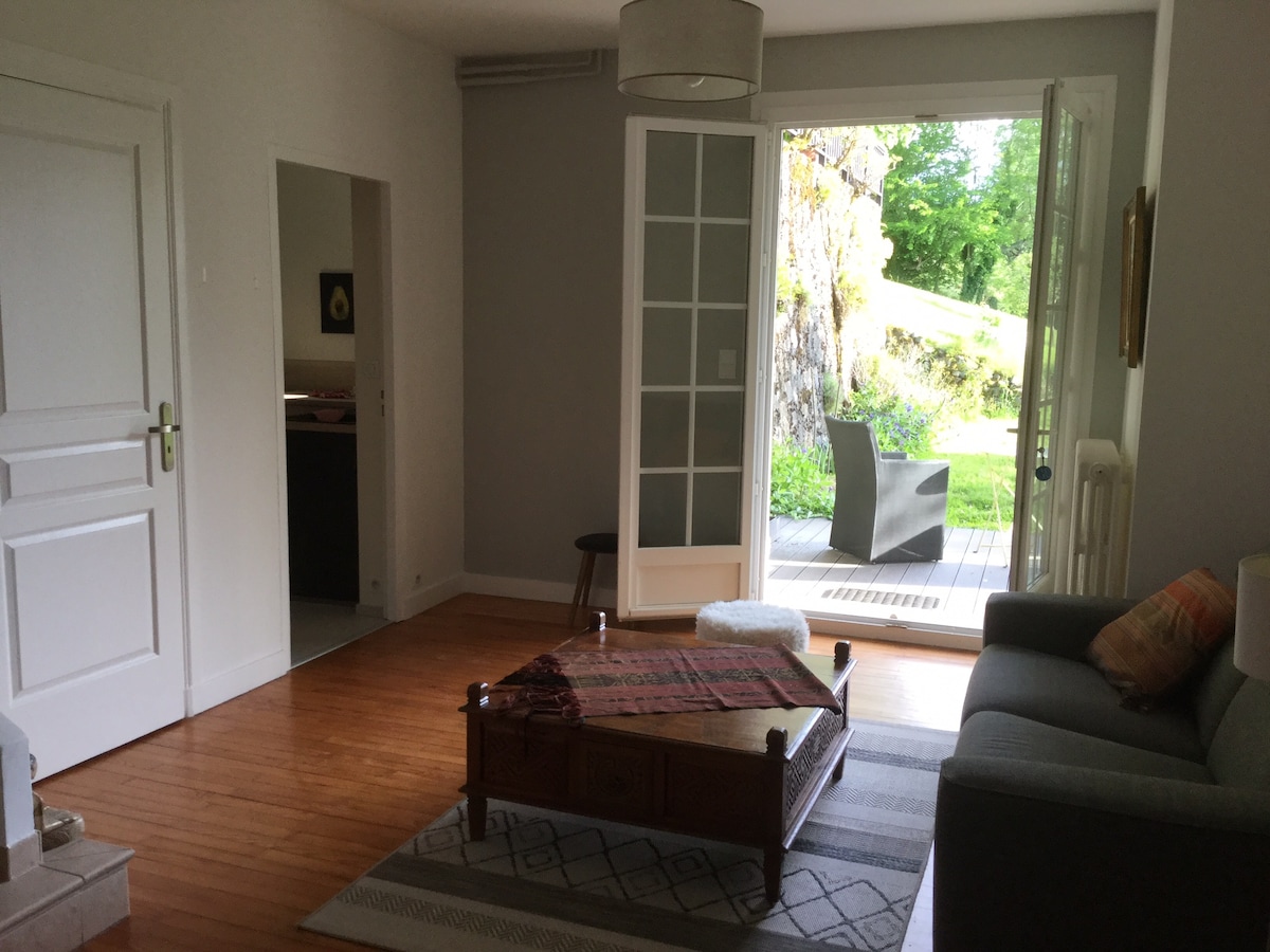 Propriété Airbnb réussie: Ground floor of a house, independent, quiet à Saint Martin D'uriage